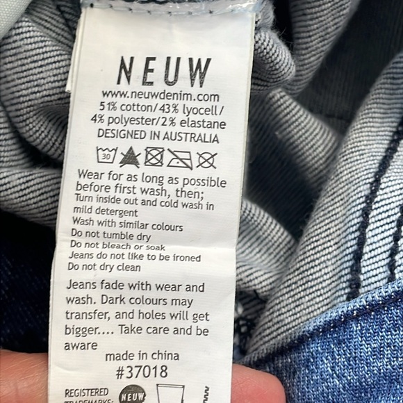 NWT Neuw Marilyn Skinny Jeans Panel Blue Stretch Step Hem Sz 29 - Picture 13 of 13